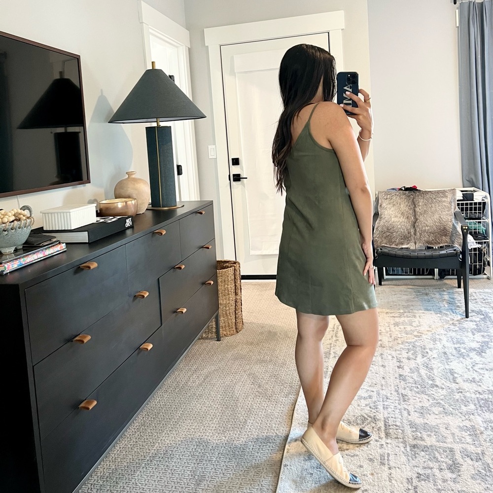 Dress - Picture 2 of 4